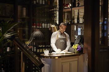 Hotel Bar