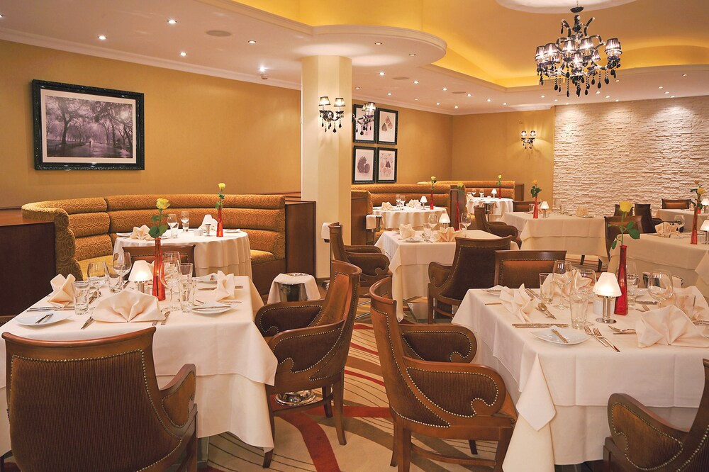 Couples Dining