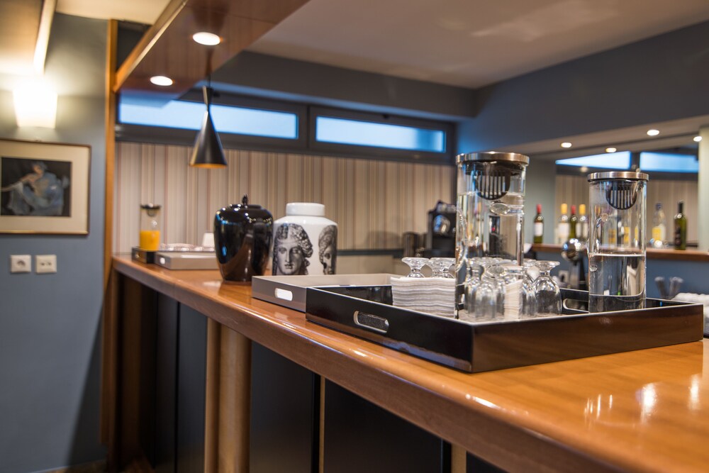 Hotel Bar