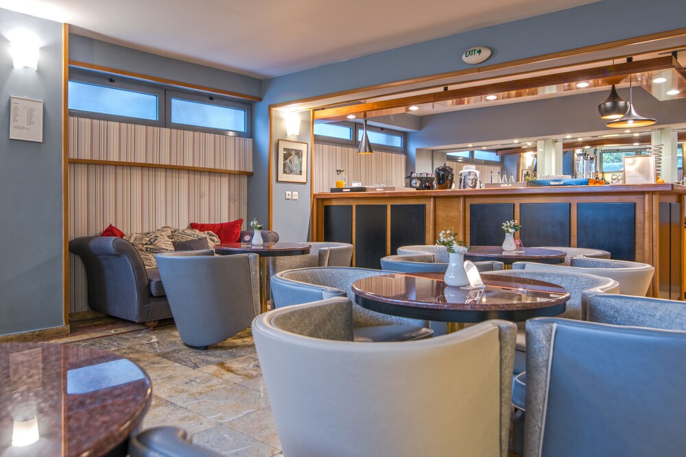 Hotel Bar