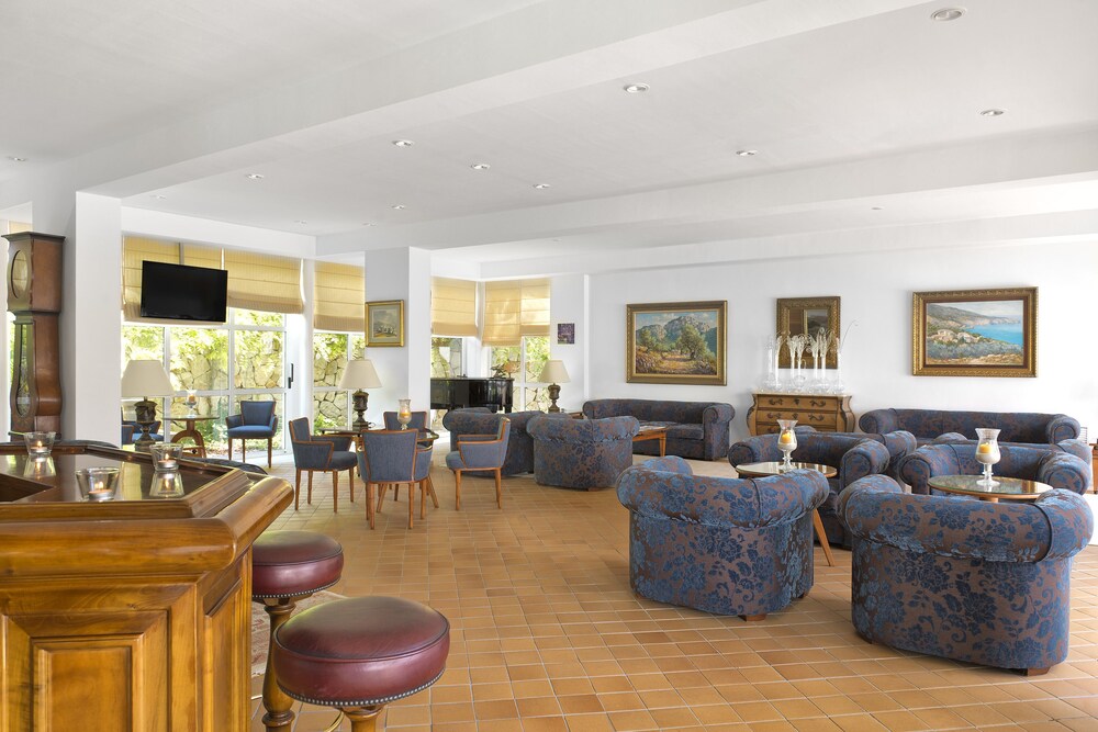 Hotel Lounge