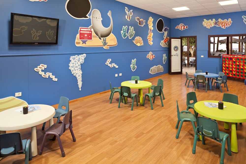 Zona de juegos infantil cubierta