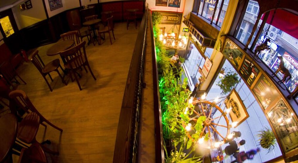 Hotel Bar