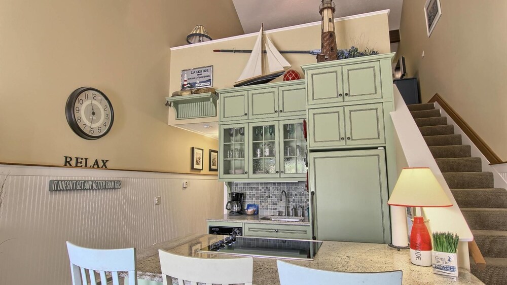 Grand Condo, 2 Bedrooms - In-Room Kitchen