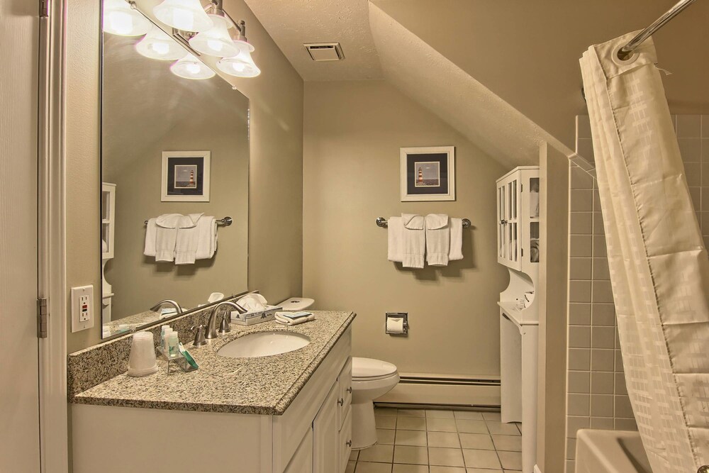 Family Suite, 2 Bedrooms - Bathroom