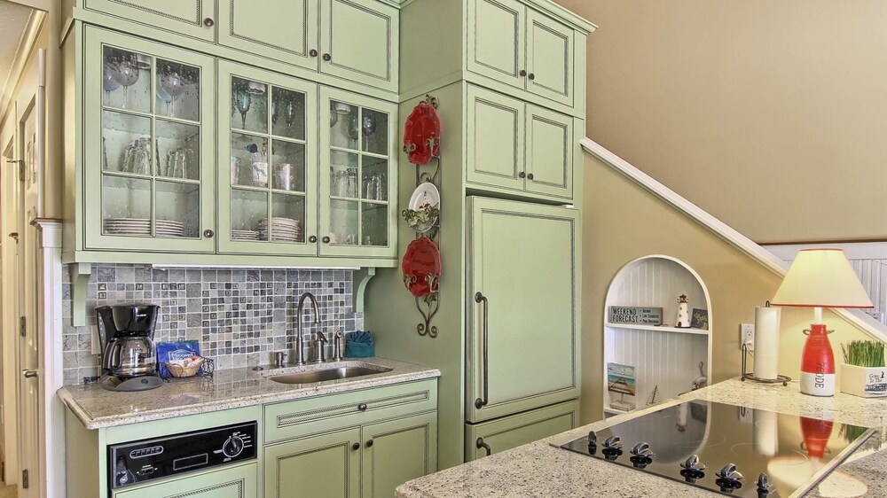 Grand Condo, 2 Bedrooms - In-Room Kitchen