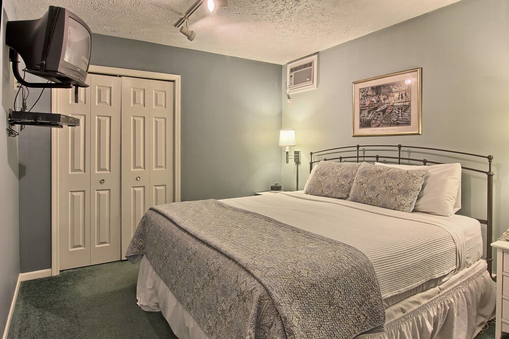 Signature Suite, 1 King Bed with Sofa bed - Guestroom