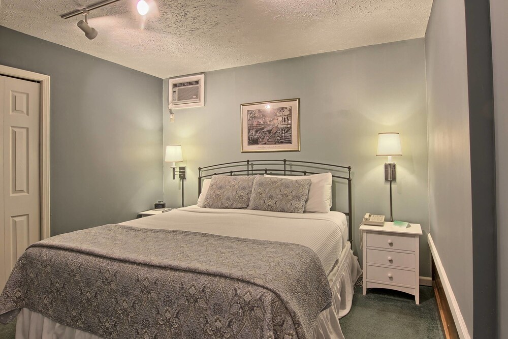 Signature Suite, 1 King Bed with Sofa bed - Guestroom