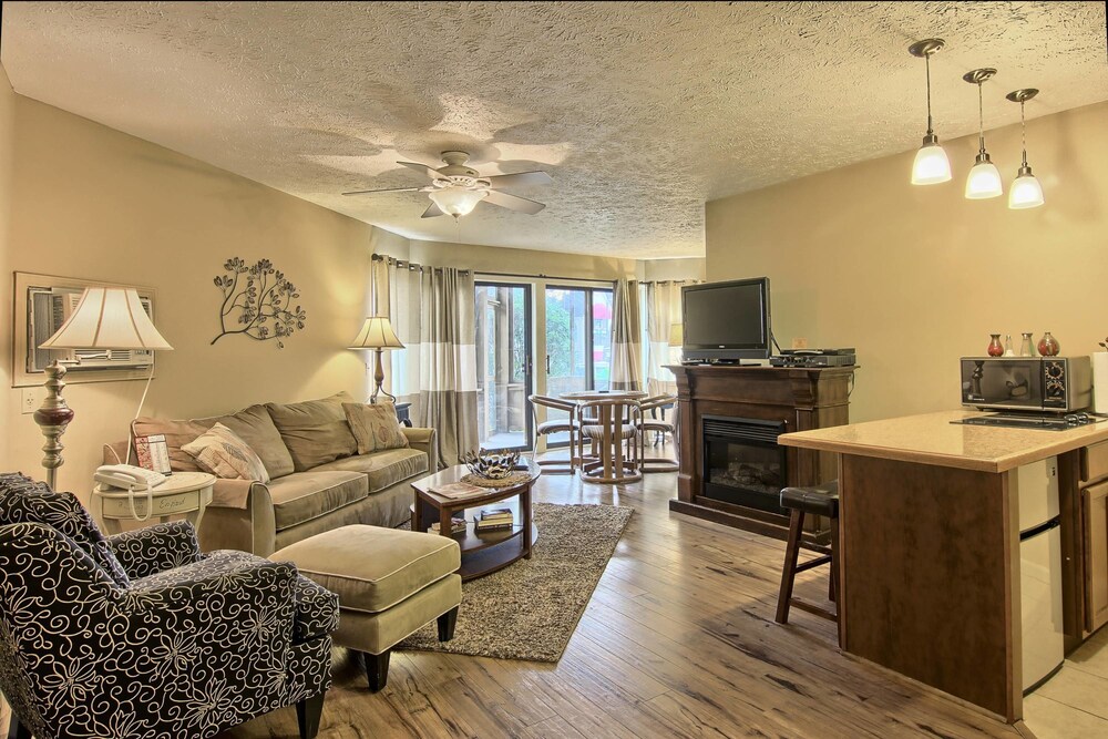 Deluxe Condo, 1 Bedroom (1 King and 1 Sofa Sleeper) - Living Room