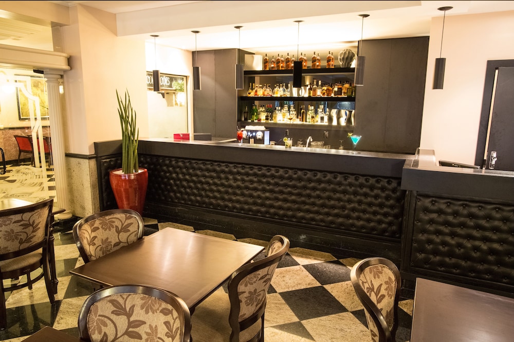 Hotel Bar