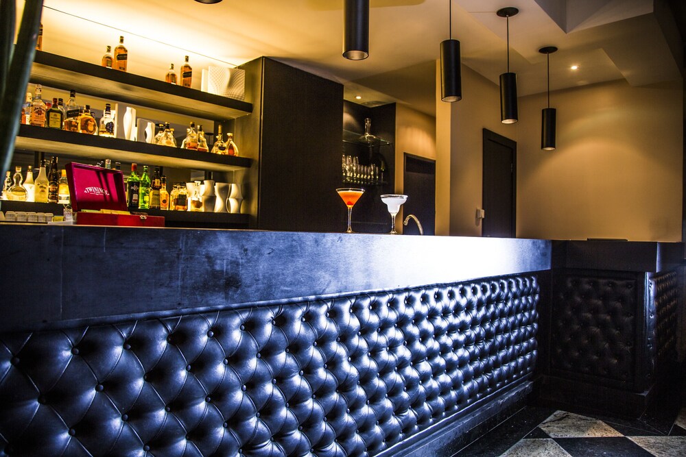Hotel Bar
