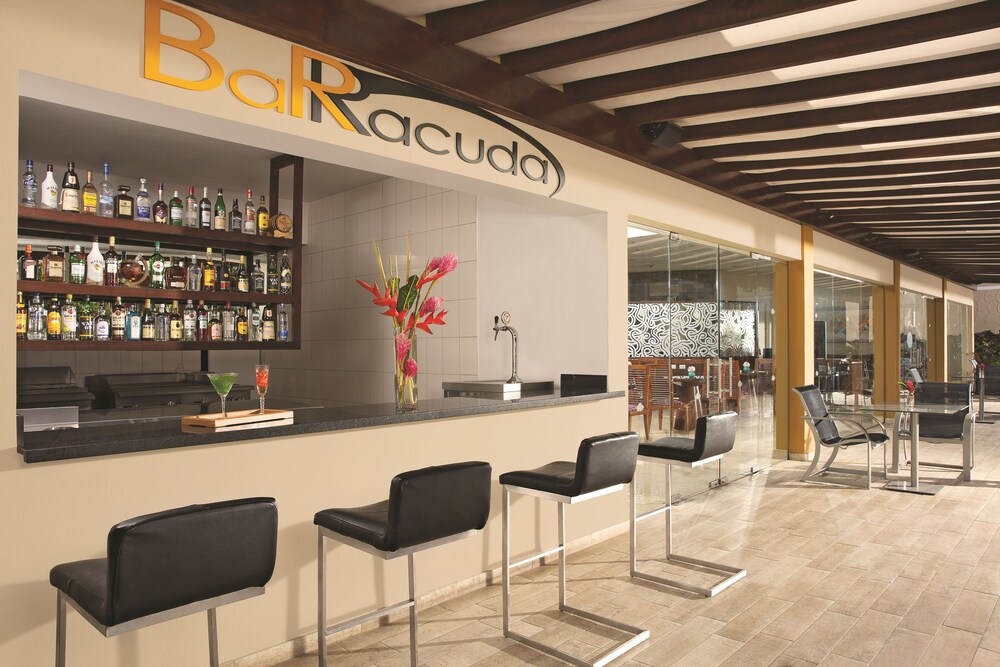 Poolside Bar