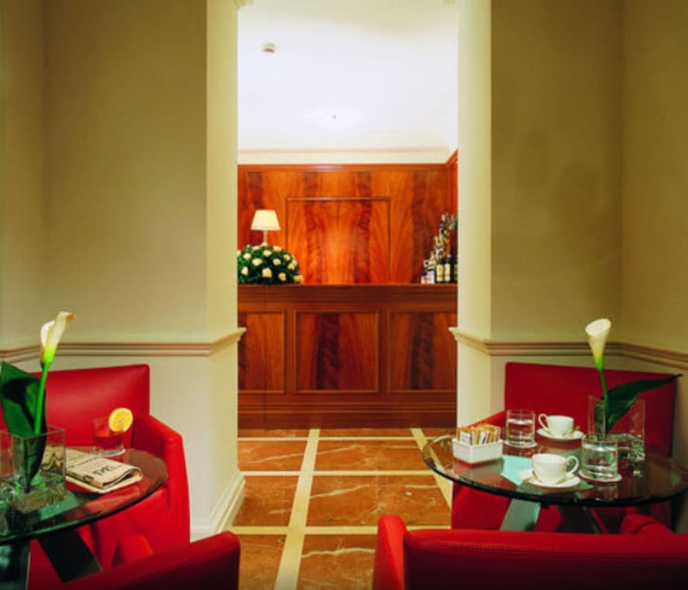 Hotel Lounge