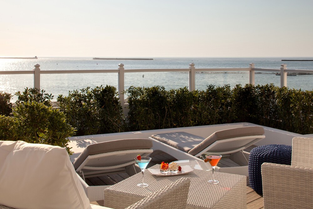Sundeck