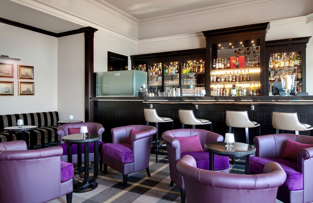 Hotel Lounge
