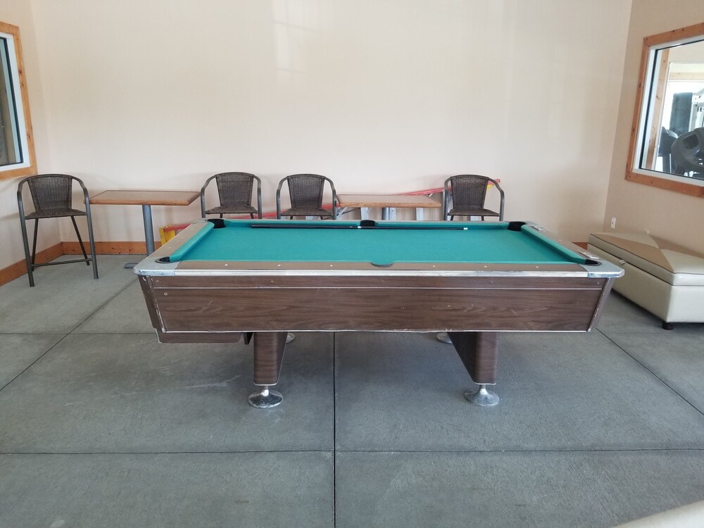 Poolside Bar