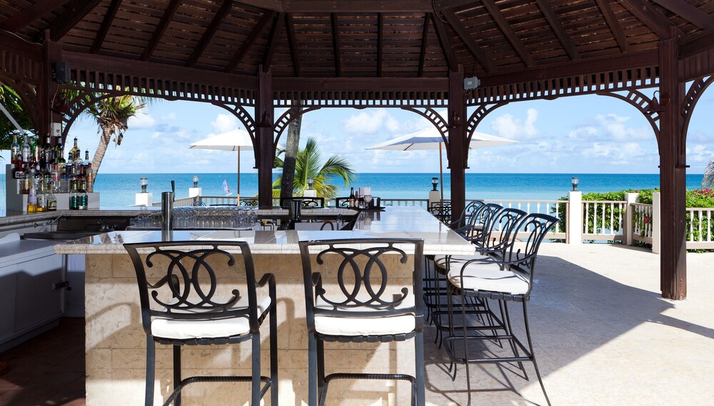 Poolside Bar