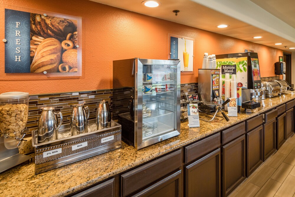 Breakfast area, Best Western Plus Airport Inn & Suites