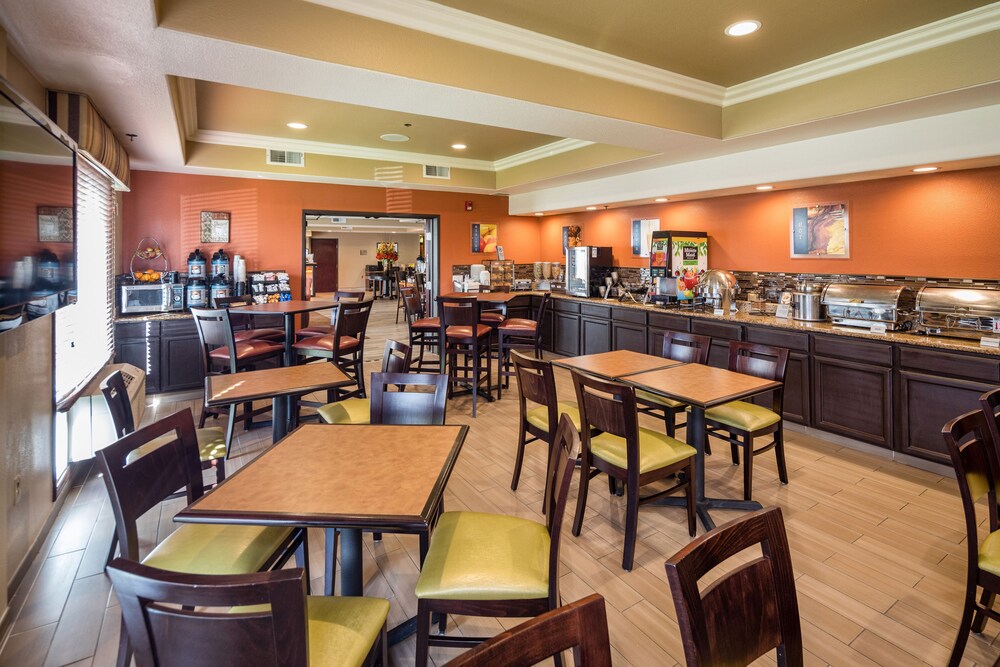 Breakfast area, Best Western Plus Airport Inn & Suites