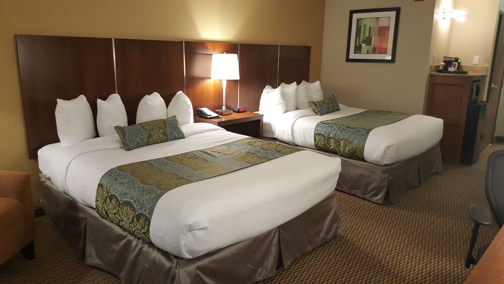 Room, Best Western Plus Airport Inn & Suites