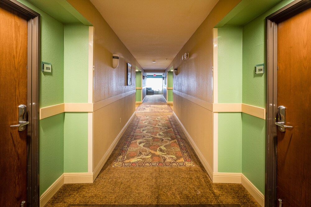 Hallway, Best Western Plus Airport Inn & Suites