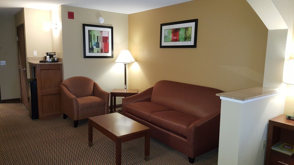 Living area, Best Western Plus Airport Inn & Suites