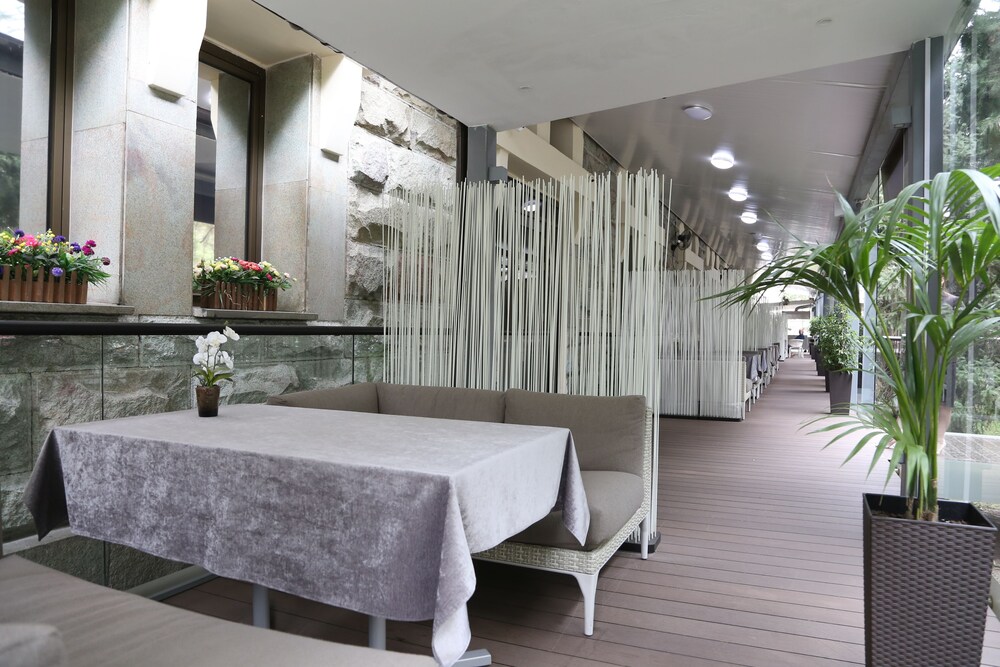 Hotel Bar