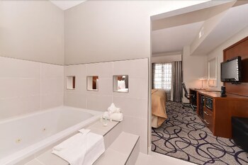 Deep Soaking Bathtub