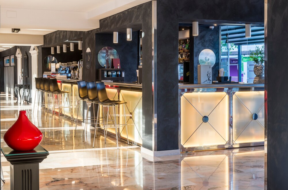 Hotel Bar