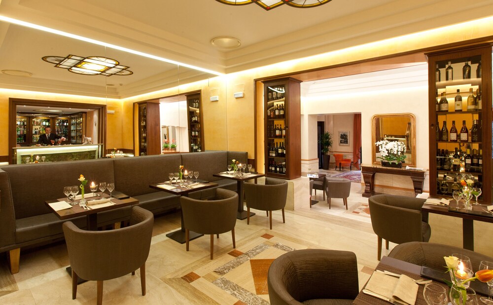 Hotel Bar