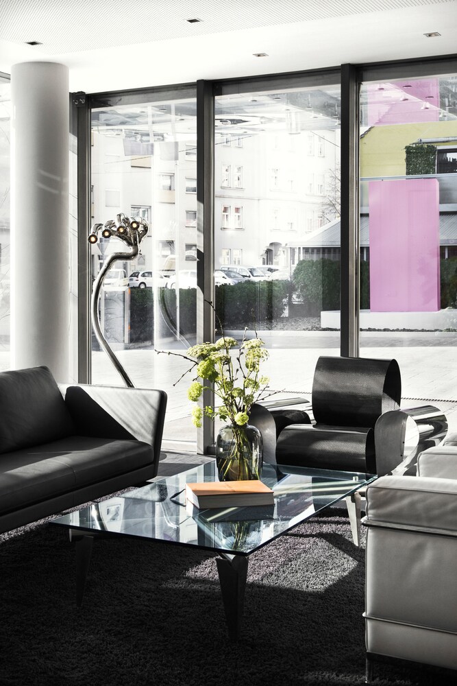 Lobby-Lounge