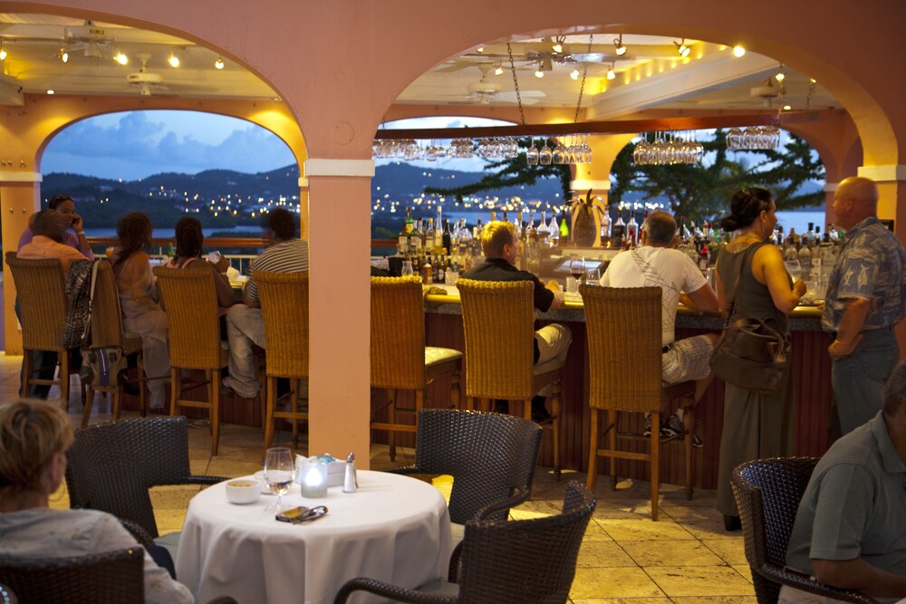 Hotel Bar