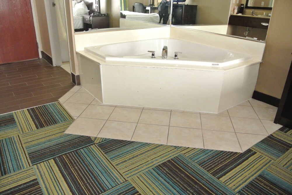 Jetted Tub