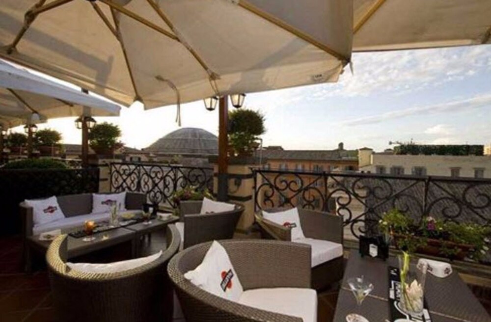 Hotel Lounge
