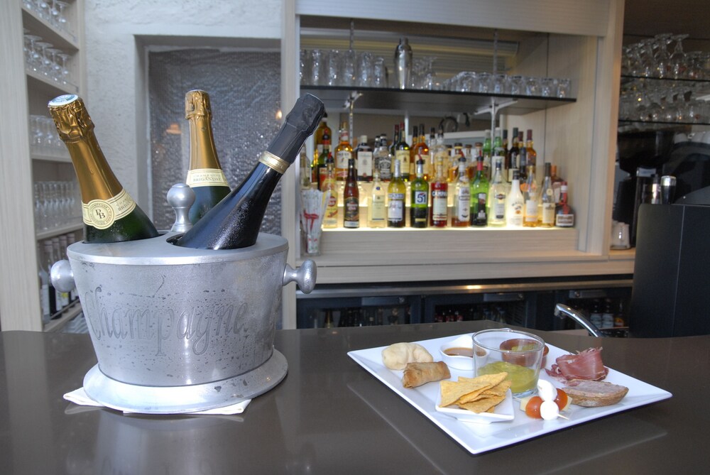 Hotel Bar