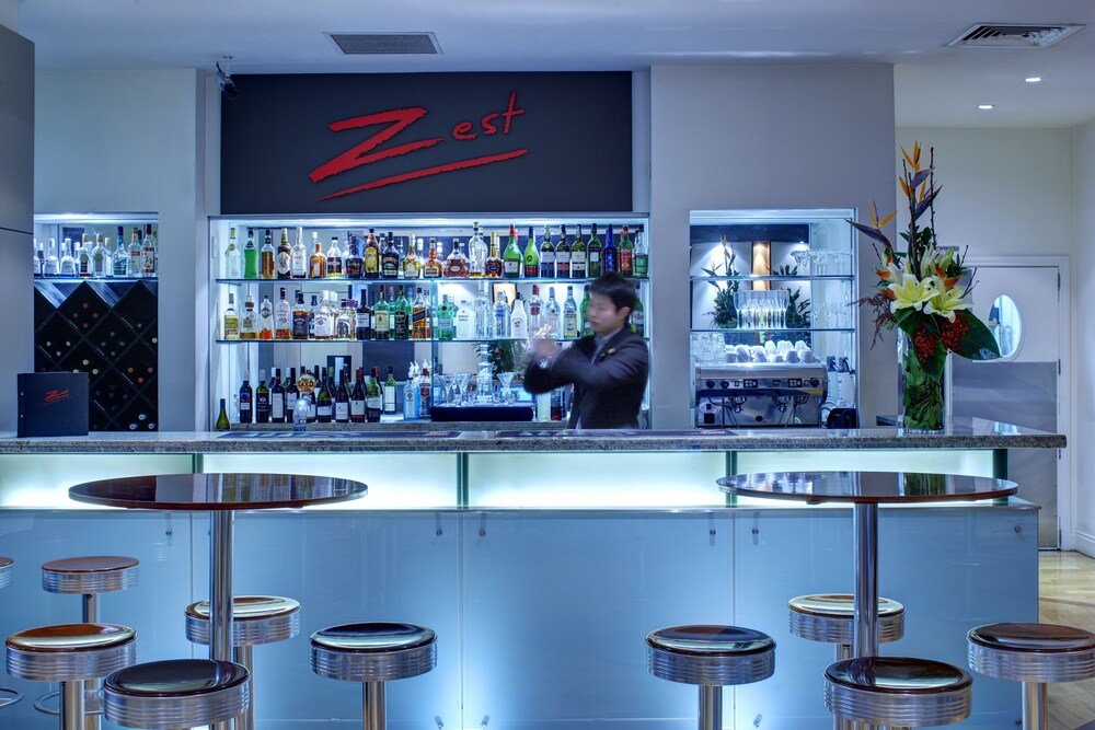 Hotel Bar