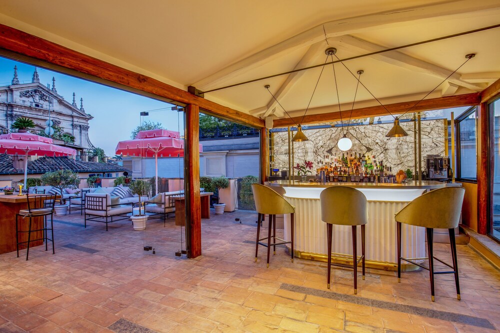 Hotel Bar