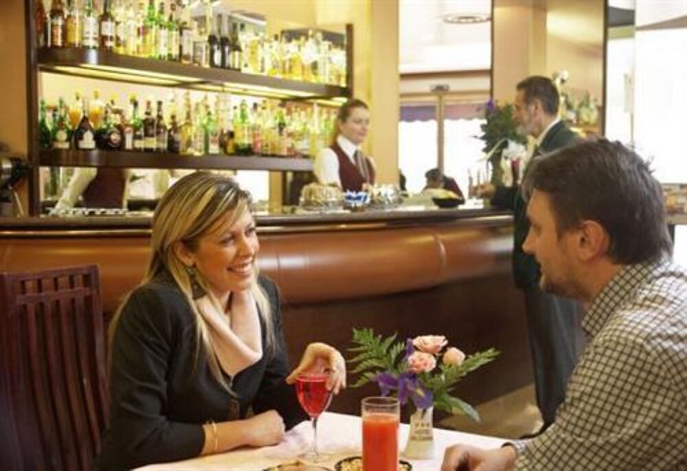 Hotel Bar