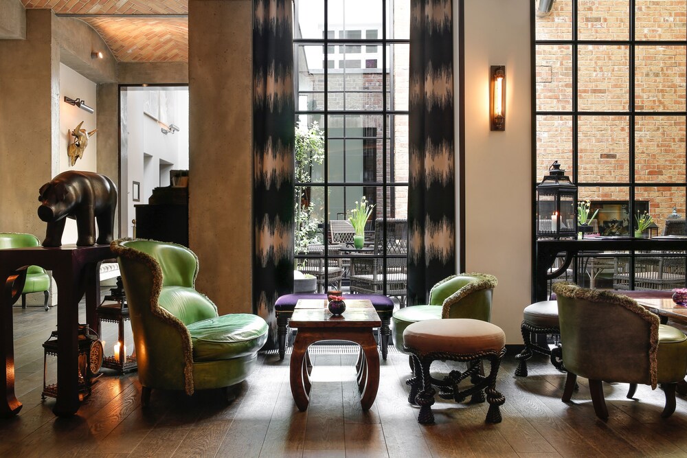 Hotel Bar