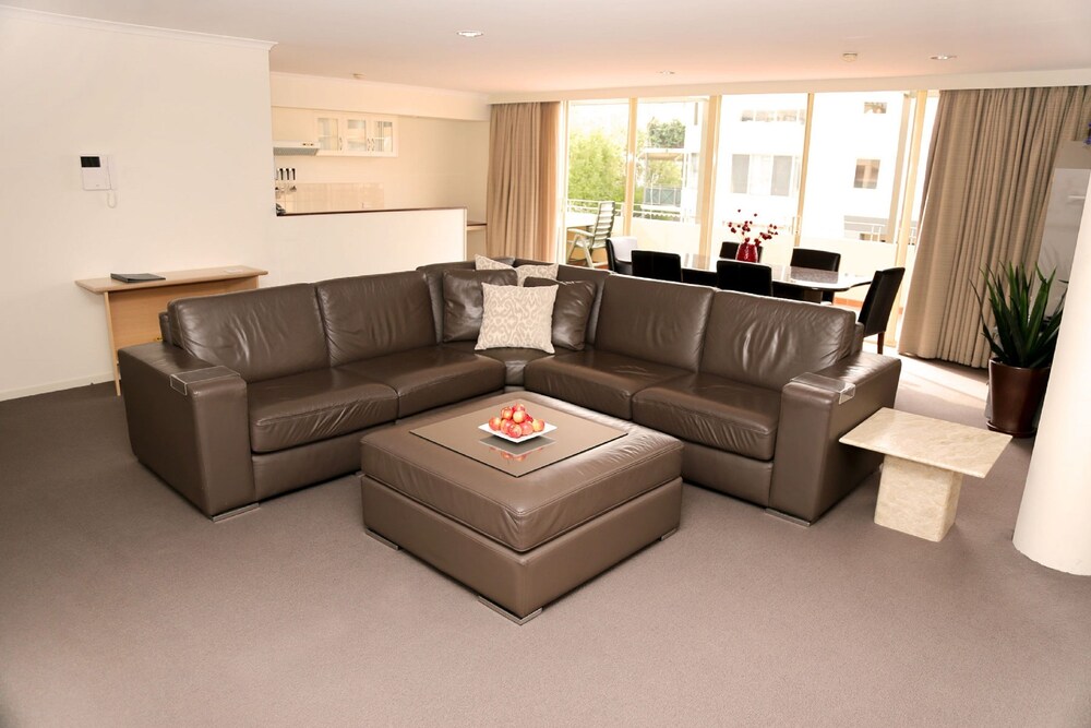 Deluxe Two Bedroom Apartment - Guestroom