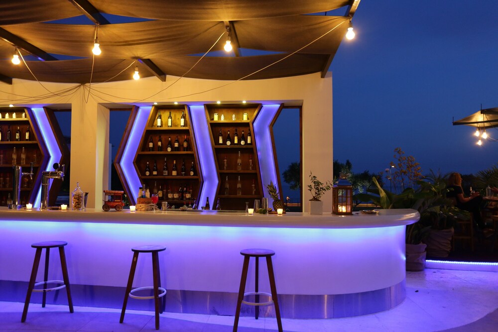 Poolside Bar