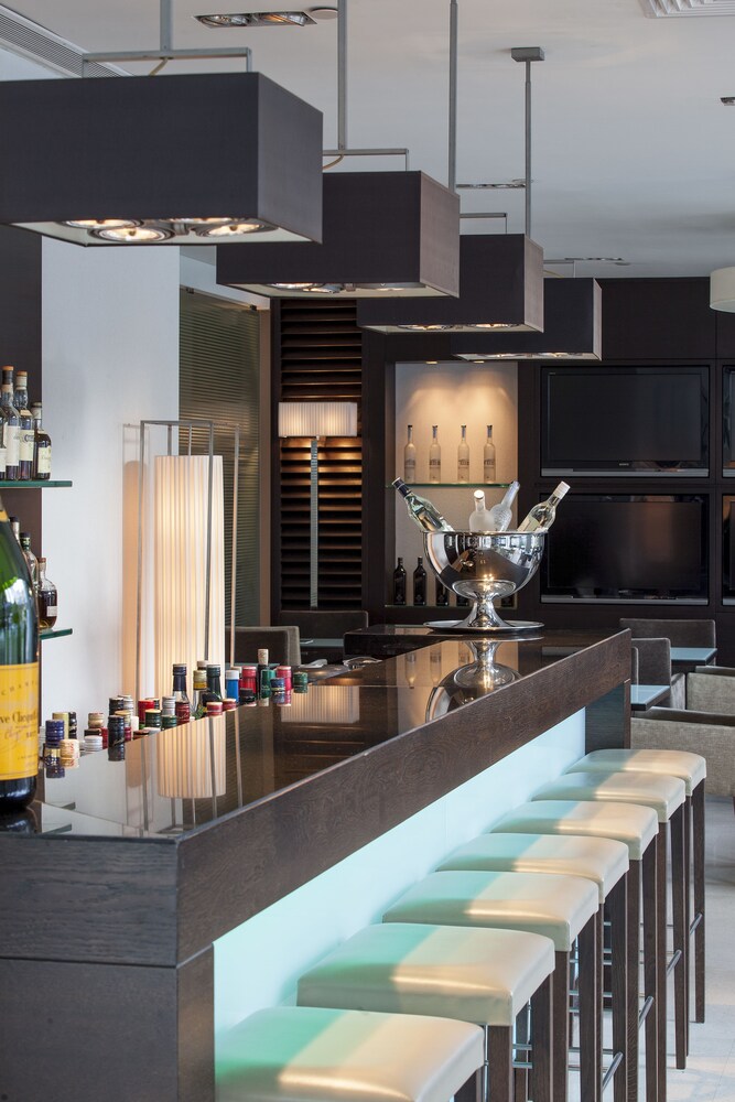 Hotel Bar