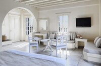 Junior Room (Cyclades)