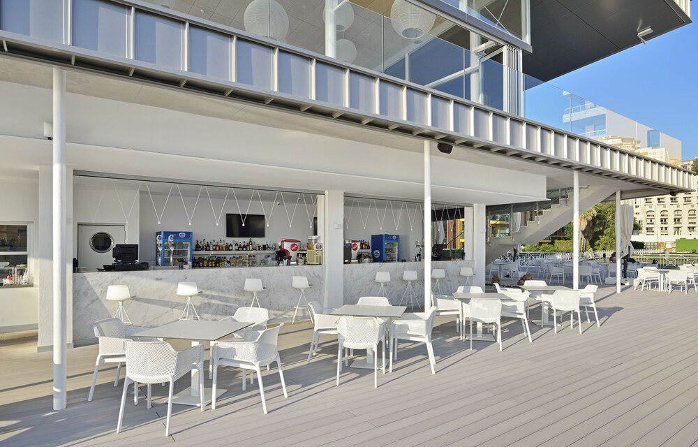Poolside Bar