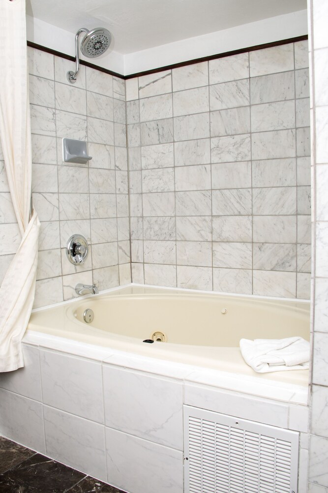 Jetted Tub