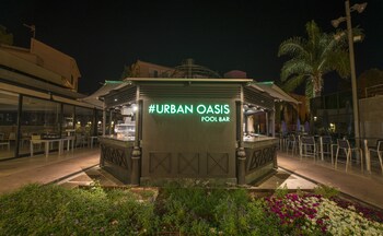 Poolside Bar