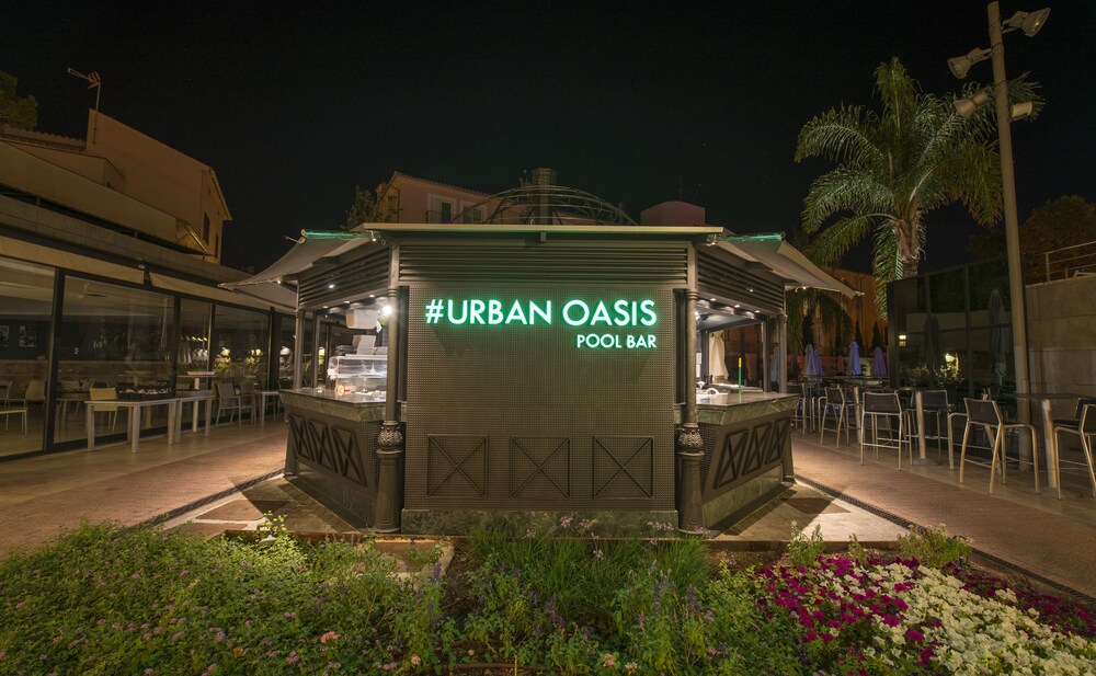Poolside Bar