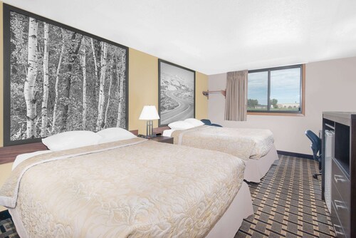 Super 8 by Wyndham Watertown