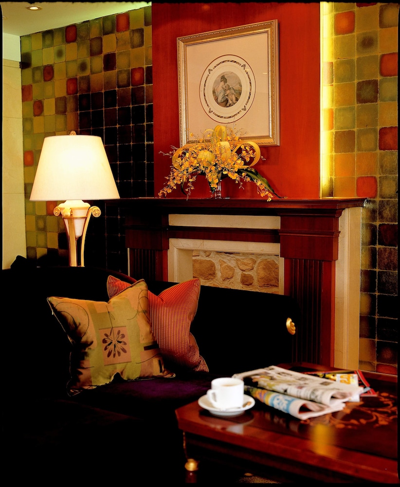 Hotel Lounge