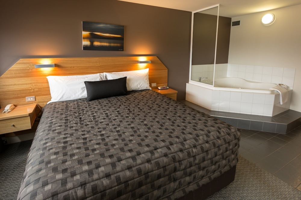 Executive One Bedroom Spa Apartment - Guestroom
